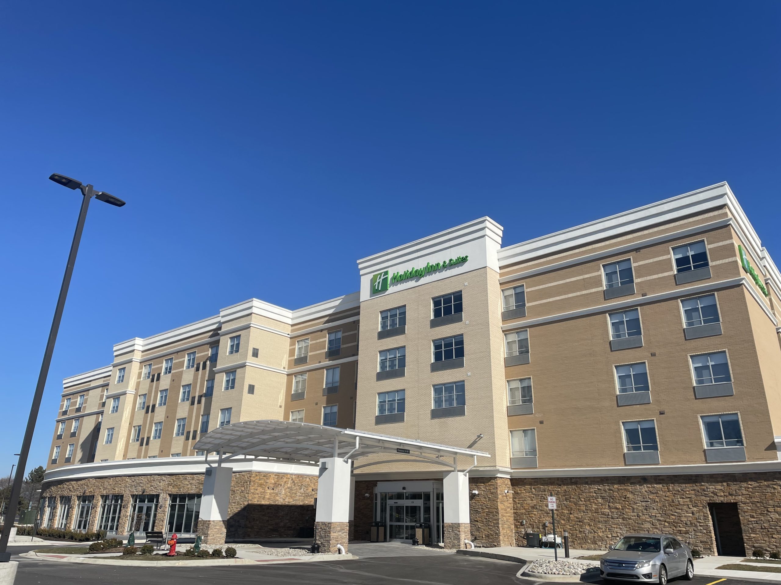 New Holiday Inn & Suites Hotel Opens in Troy, Michigan Amerilodge